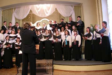 choir1.jpg (39418 bytes)